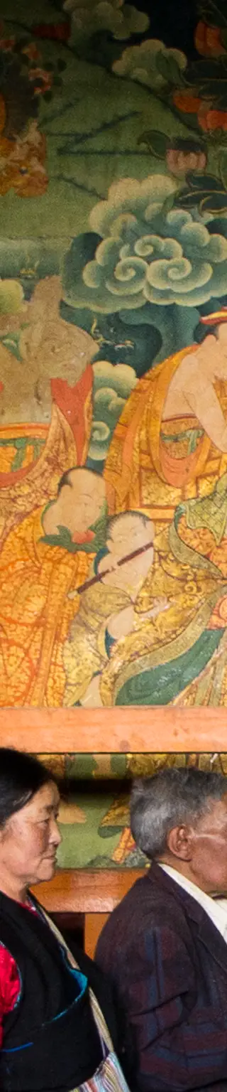 Umrunde einmal den Jokhang-Tempel